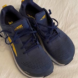 Men’s Altra Paradigm size 12.5